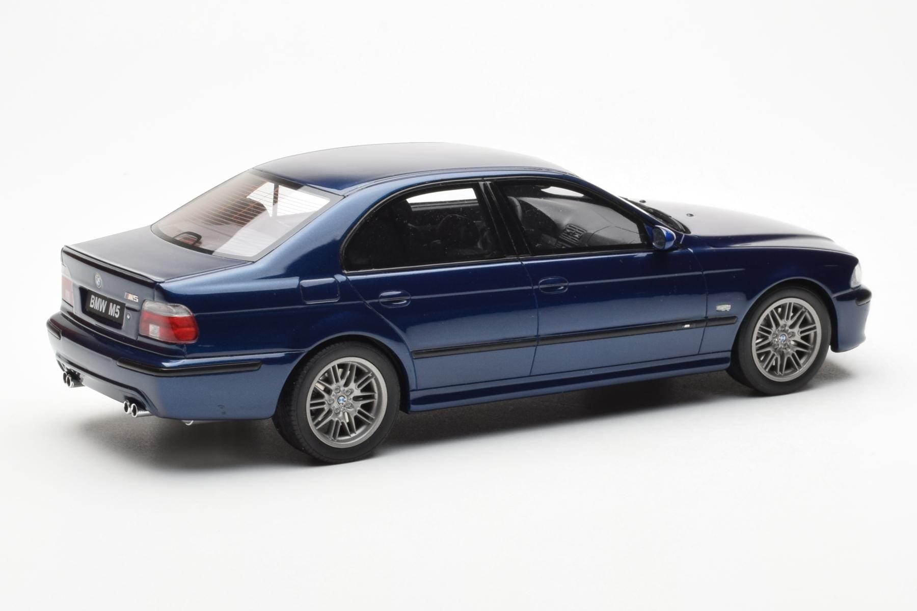 BMW M5 E39 Avus Blue Paint Issue Otto 1:18 OT070 Rășină - imaginea 2 din 6