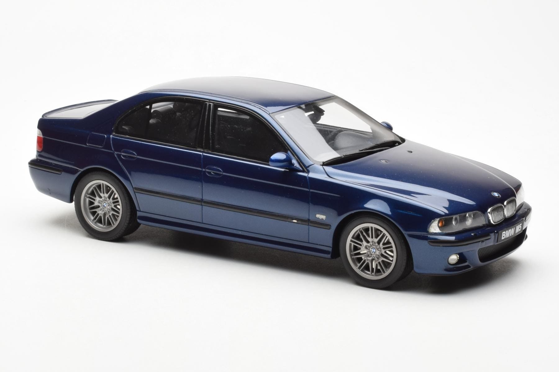 BMW M5 E39 Avus Blue Paint Issue Otto 1:18 OT070 Rășină - imaginea 4 din 6