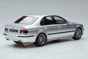 BMW M5 E39 Argintiu Otto 1:18 OT747B Rășină - imaginea 2 din 7