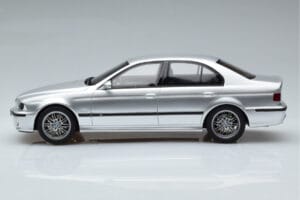 BMW M5 E39 Argintiu Otto 1:18 OT747B Rășină - imaginea 3 din 7