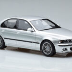 BMW M5 E39 Argintiu Otto 1:18 - image 4 of 7