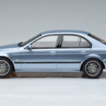 BMW M5 E39 Silverwater Albastru Otto 1:18 - image 3 of 6