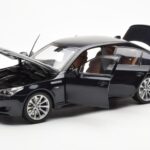 BMW M5 E60 Carbon Negru Kyosho 1:18 - image 2 of 8