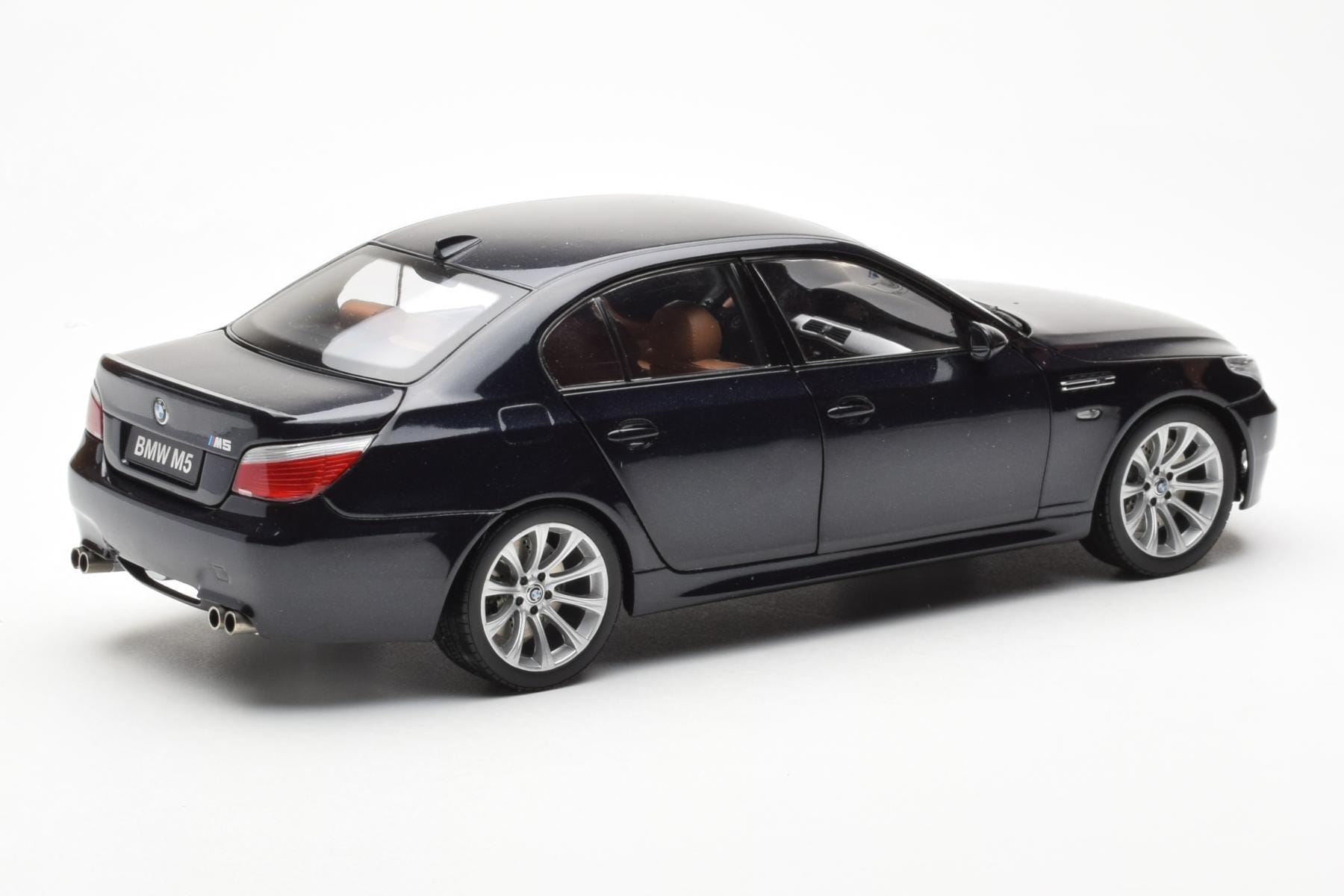 BMW M5 E60 Carbon Negru Kyosho 1:18 08593BK Metal - imaginea 3 din 8