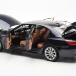 BMW M5 E60 Carbon Negru Kyosho 1:18 - image 5 of 8