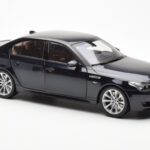 BMW M5 E60 Carbon Negru Kyosho 1:18 - image 6 of 8