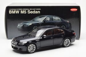 BMW M5 E60 Carbon Negru Kyosho 1:18 08593BK Metal - imaginea 8 din 8
