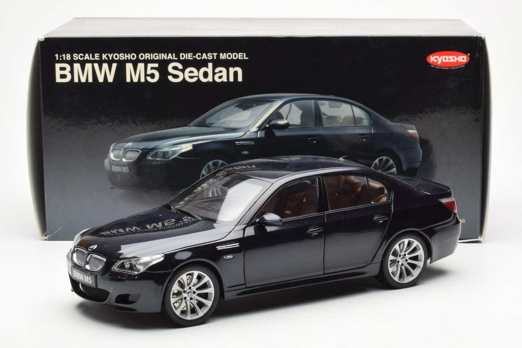 BMW M5 E60 Carbon Negru Kyosho 1:18 08593BK Metal - imaginea 8 din 8