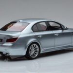 BMW M5 E60 Argintiu Otto 1:18 - image 2 of 6