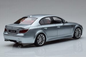 BMW M5 E60 Argintiu Otto 1:18 OT426 Rășină - imaginea 2 din 6