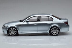 BMW M5 E60 Argintiu Otto 1:18 OT426 Rășină - imaginea 3 din 6