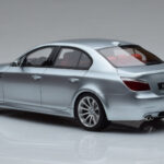 BMW M5 E60 Argintiu Otto 1:18 - image 5 of 6