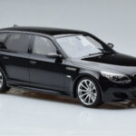 BMW M5 E61 Touring Negru Otto 1:18 - image 4 of 6