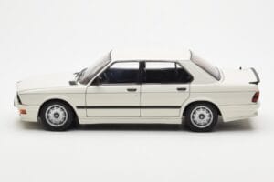 BMW M535i E28 Alpine Alb AUTOart 1:18 75161 Metal - imaginea 4 din 10