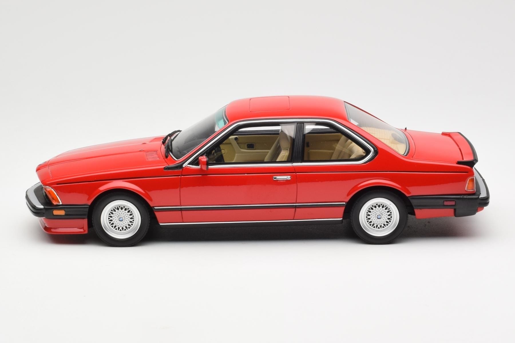 BMW M635 CSi E24 Henna Roșu Otto 1:18 OT1018 Rășină - imaginea 3 din 6