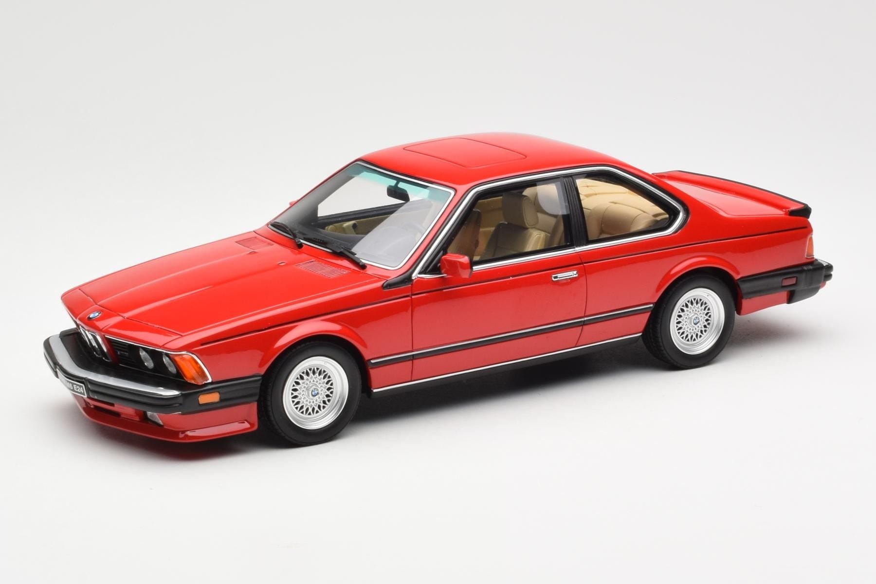 BMW M635 CSi E24 Henna Roșu Otto 1:18 OT1018 Rășină