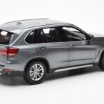 BMW X5 F15 Space Gri Paragon 1:18 - image 3 of 8