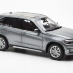 BMW X5 F15 Space Gri Paragon 1:18 - image 6 of 8