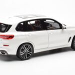 BMW X5 G05 Alb Paragon 1:18 - image 3 of 8