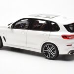 BMW X5 G05 Alb Paragon 1:18 - image 7 of 8