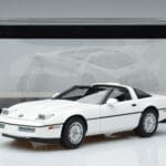 Chevrolet Corvette C4 Alb AUTOart 1:18 71243 Metal - image 8 of 8