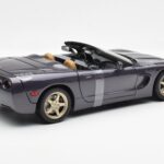Chevrolet Corvette C5 Cabriolet Violet Perlat Metalic UT Models 1:18 - image 2 of 6