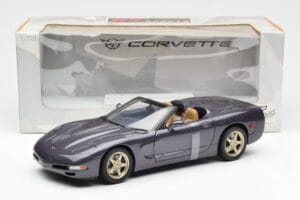 Chevrolet Corvette C5 Cabriolet Violet Perlat Metalic UT Models 1:18 21010 Metal - imaginea 6 din 6