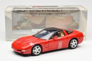 Chevrolet Corvette C5 Hardtop Roșu UT Models 1:18 21041 Metal - imaginea 6 din 6