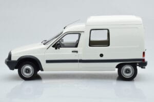 Citroen C15 E Alb Otto 1:18 OT956B Rășină - imaginea 3 din 6