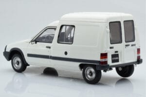 Citroen C15 E Alb Otto 1:18 OT956B Rășină - imaginea 4 din 6