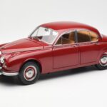 Daimler 250 V8 Roșu Paragon 1:18 PA-98312