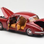 Daimler 250 V8 Roșu Paragon 1:18 PA-98312 - image 5 of 8