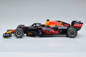 Red Bull Racing RB16B #33 M. Verstappen Abu Dhabi GP F1 World Champion 2021 Minichamps 1:18 110212333 Metal - imaginea 3 din 6