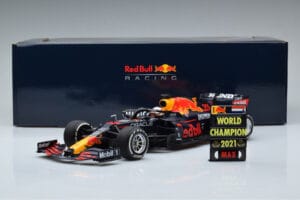 Red Bull Racing RB16B #33 M. Verstappen Abu Dhabi GP F1 World Champion 2021 Minichamps 1:18 110212333 Metal - imaginea 6 din 6