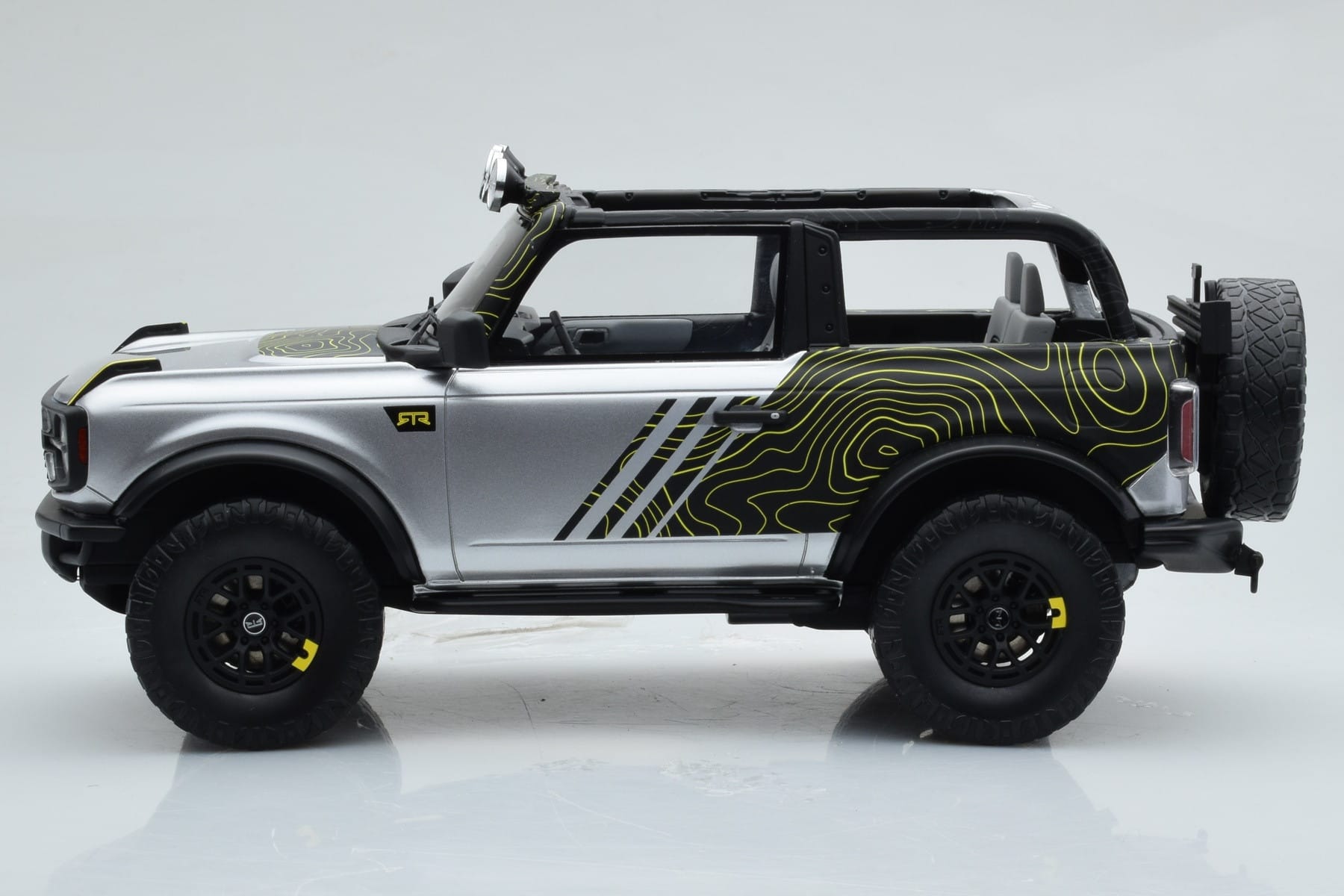 Ford Bronco RTR Iconic Argintiu GT Spirit 1:18 GT404 Rășină - imaginea 3 din 6
