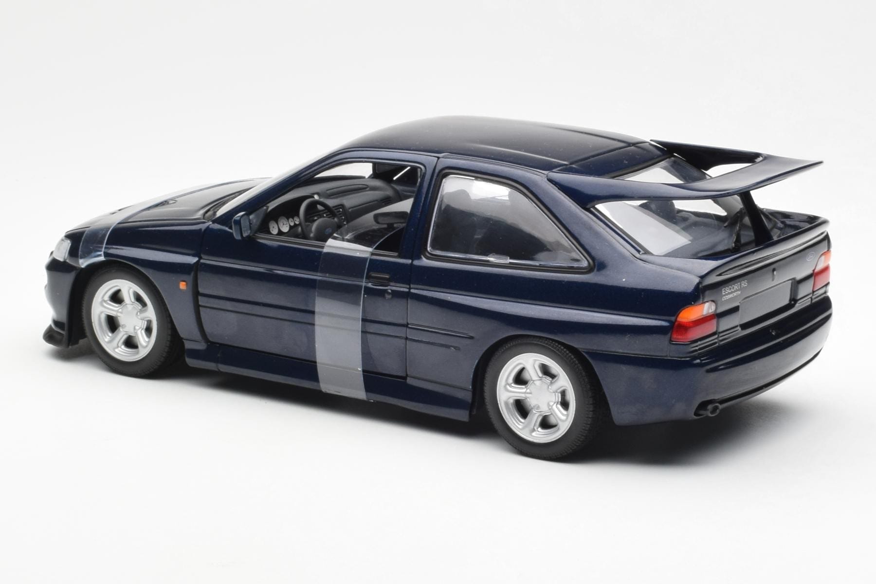 Ford Escort RS Cosworth Albastru Metallic UT Models 1:18 180082101-R1 Metal - imaginea 4 din 6