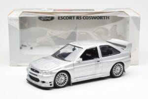 Ford Escort RS Cosworth Versiune Stradală Argintiu UT Models 1:18 22706 Metal - imaginea 2 din 6