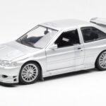 Ford Escort RS Cosworth Versiune Stradală Argintiu UT Models 1:18