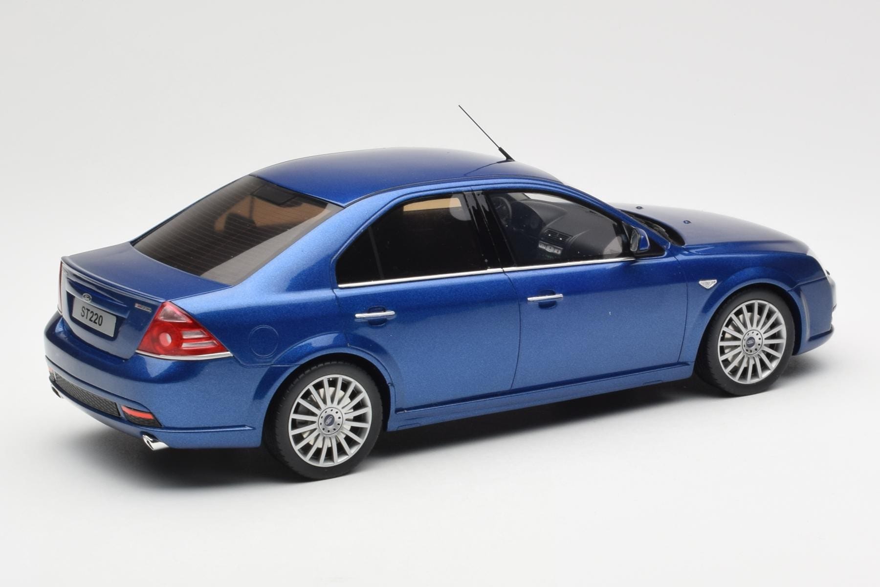 Ford Mondeo ST220 Performance Albastru Otto 1:18 OT448 Rășină - imaginea 2 din 6