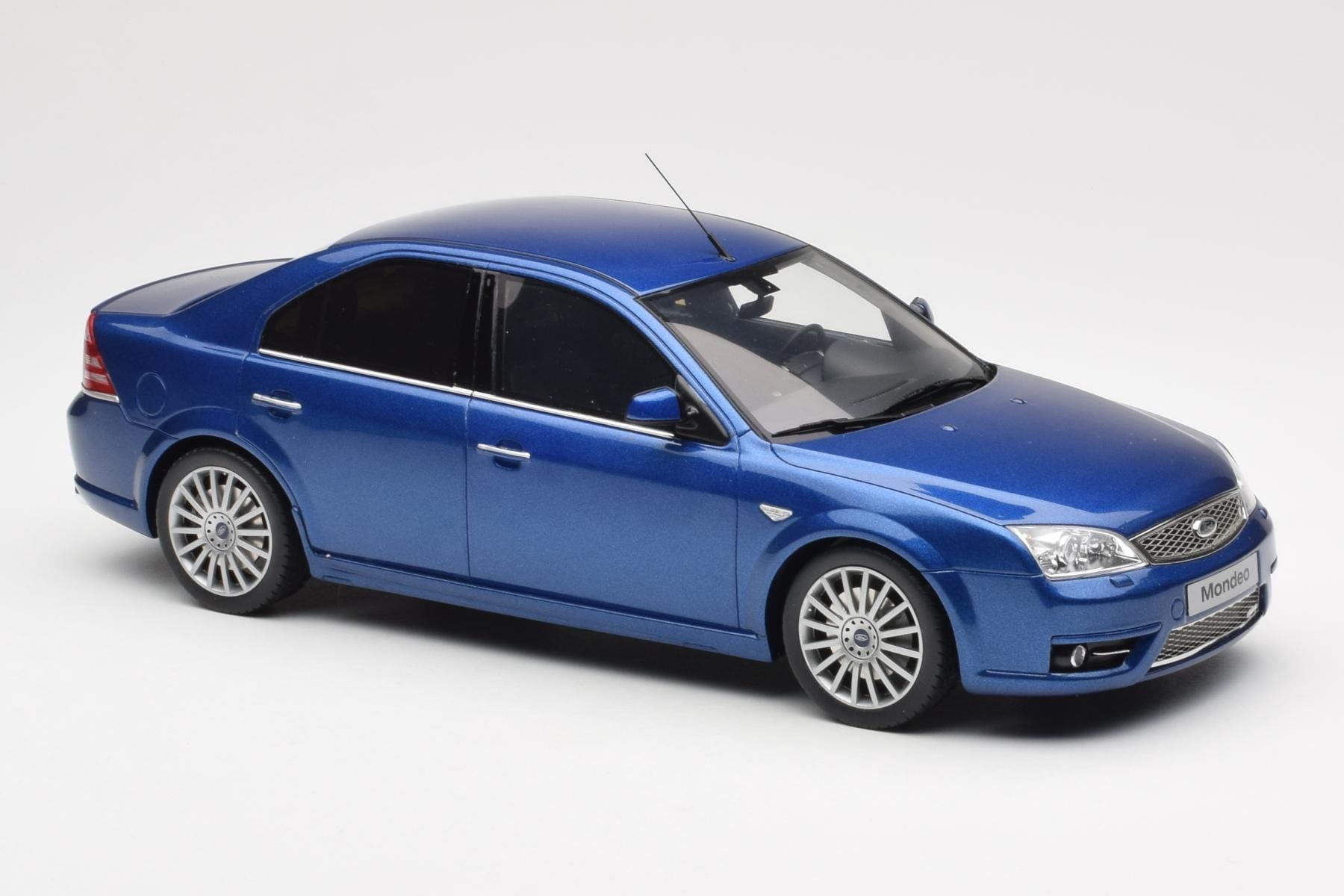 Ford Mondeo ST220 Performance Albastru Otto 1:18 OT448 Rășină - imaginea 4 din 6