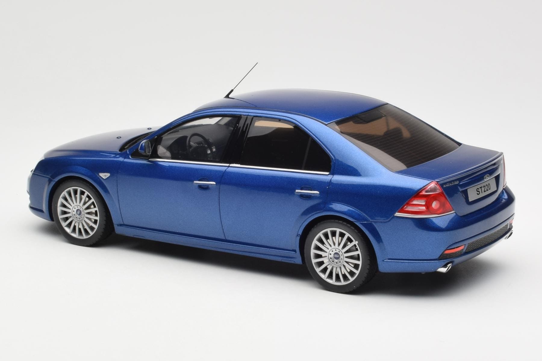 Ford Mondeo ST220 Performance Albastru Otto 1:18 OT448 Rășină - imaginea 5 din 6