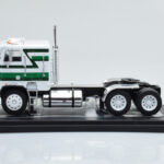 Freightliner FLA Alb Verde IXO 1:43 - image 2 of 4