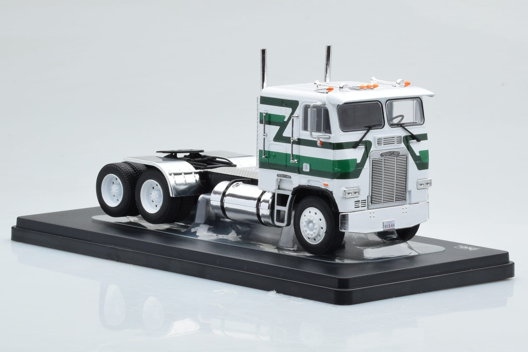 Freightliner FLA Alb Verde IXO 1:43 TR149 Metal - imaginea 3 din 4