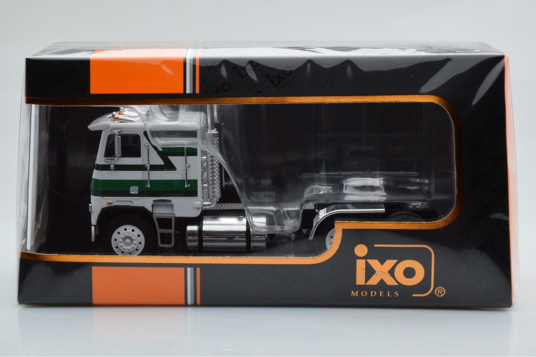 Freightliner FLA Alb Verde IXO 1:43 TR149 Metal - imaginea 4 din 4