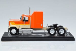 GMC General Portocaliu IXO 1:43 TR129 Metal - imaginea 3 din 6