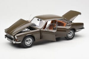 Jaguar XJ6 Series 1 4.2 Sable Maro Paragon 1:18 2011004 Metal - imaginea 2 din 8