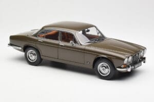 Jaguar XJ6 Series 1 4.2 Sable Maro Paragon 1:18 2011004 Metal - imaginea 6 din 8