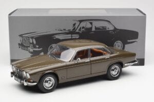 Jaguar XJ6 Series 1 4.2 Sable Maro Paragon 1:18 2011004 Metal - imaginea 8 din 8