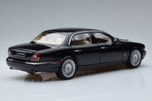 Jaguar XJ6 X350 Ebony Negru Almost Real 1:18 810501 Metal - imaginea 3 din 11