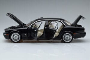 Jaguar XJ6 X350 Ebony Negru Almost Real 1:18 810501 Metal - imaginea 4 din 11